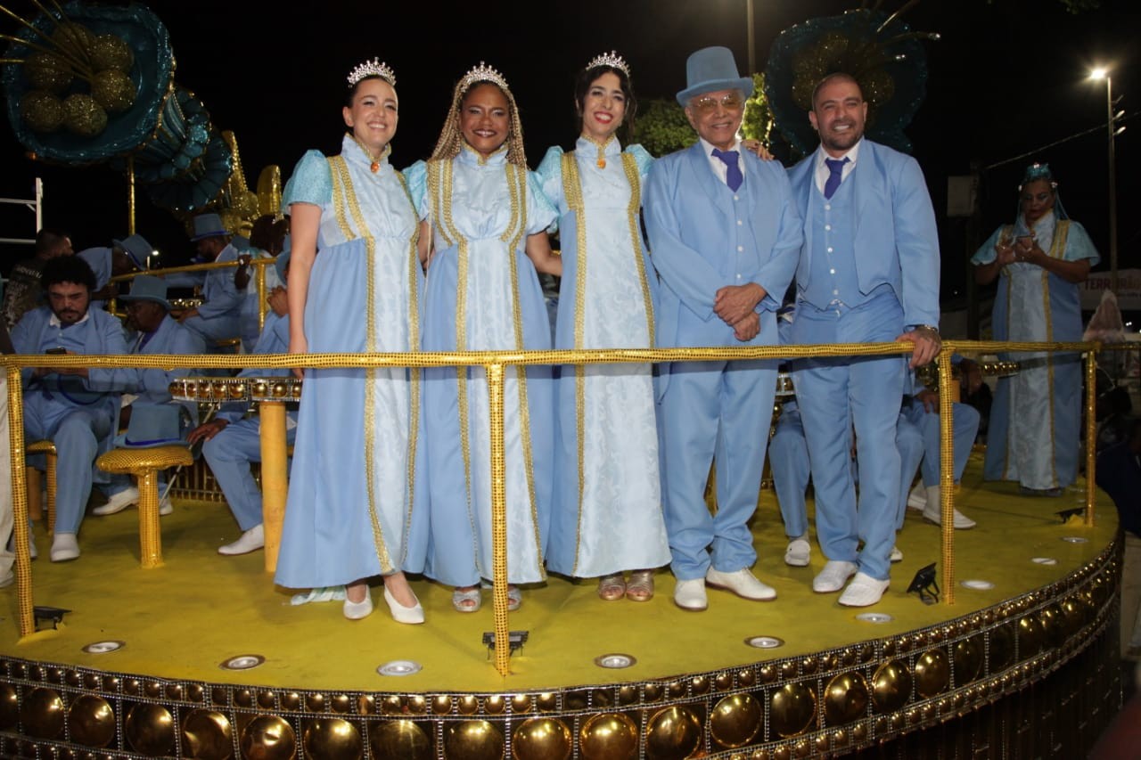 Portela reúne convidados famosos em desfile de Carnaval — Foto: Quem