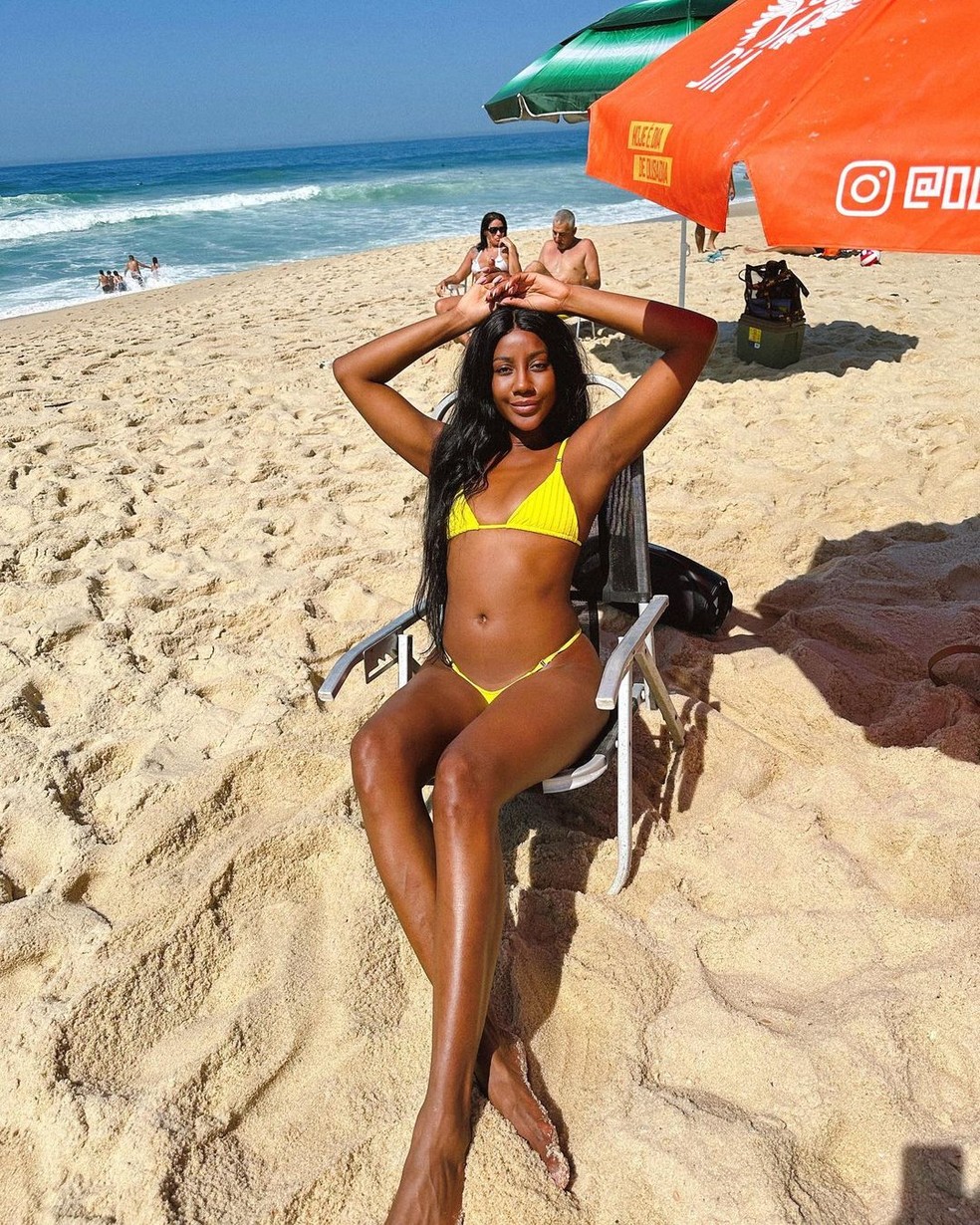 Camilla de Lucas curte sol em praia do Rio de Janeiro — Foto: Reprodução/Instagram