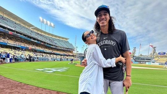 Vanessa Hudgens se casa com  jogador de beisebol no México