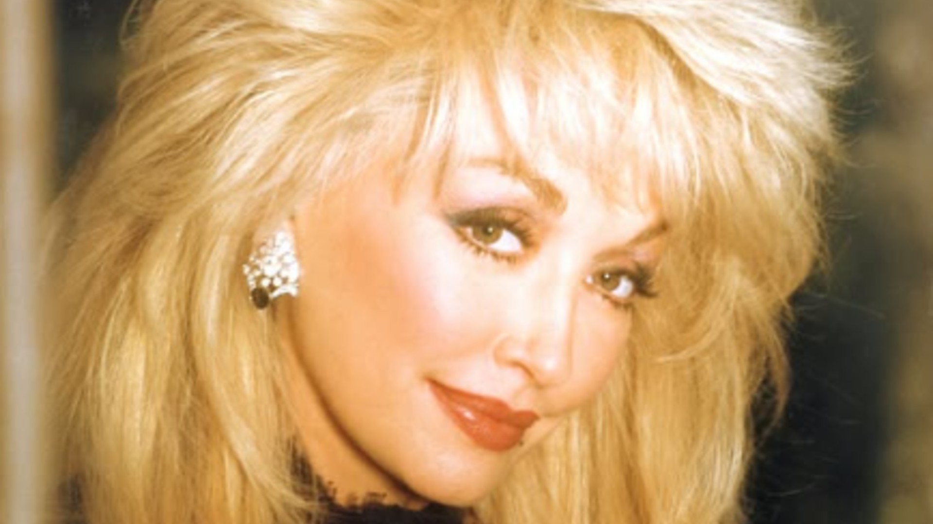 Equipe de Dolly Parton faz novo comunicado com detalhes do velório da cantora - QTU Questões do Universo