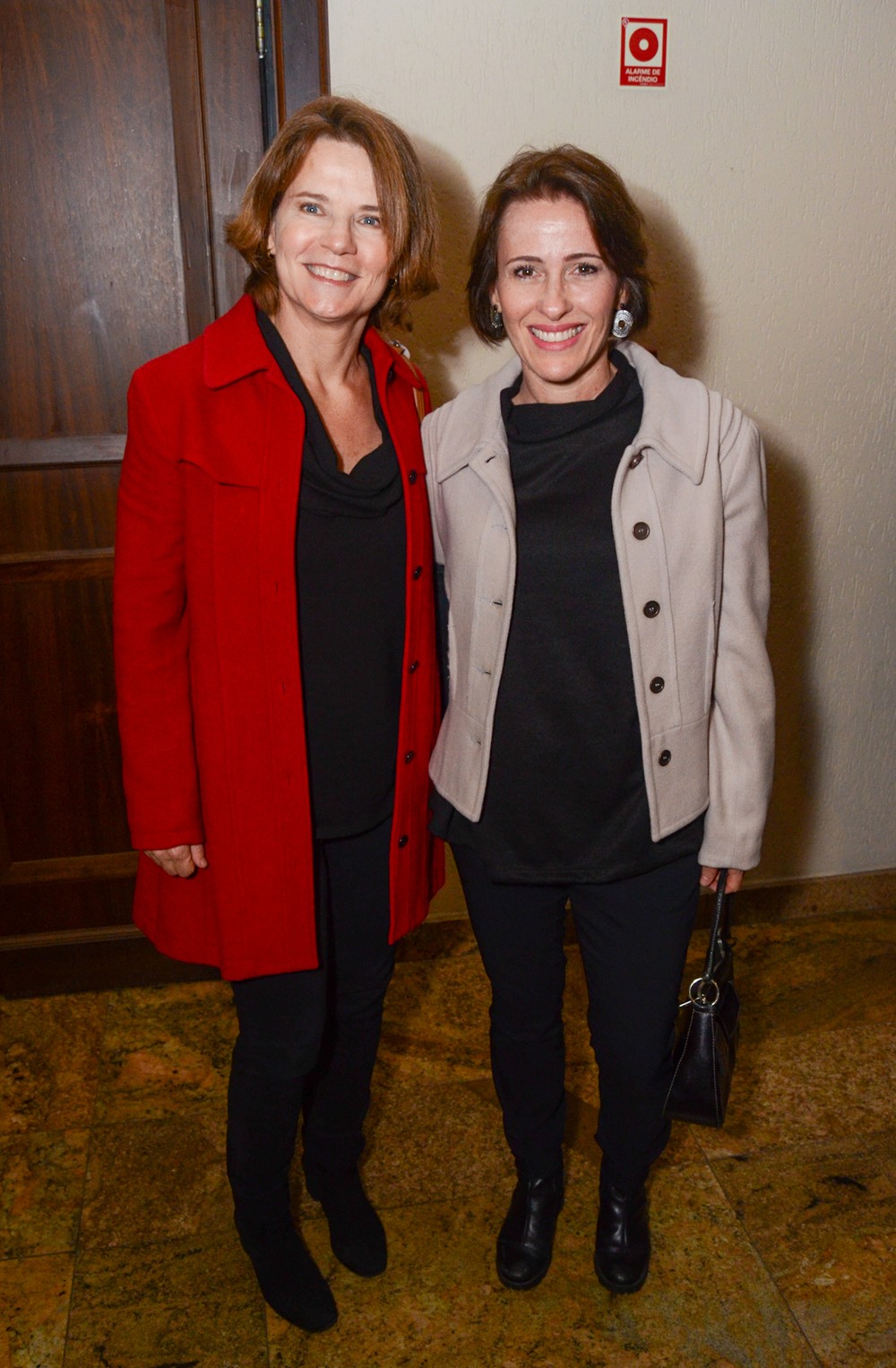 Alessandra Maestrini e Vera Zimmermann vão com as namoradas ao teatro ...
