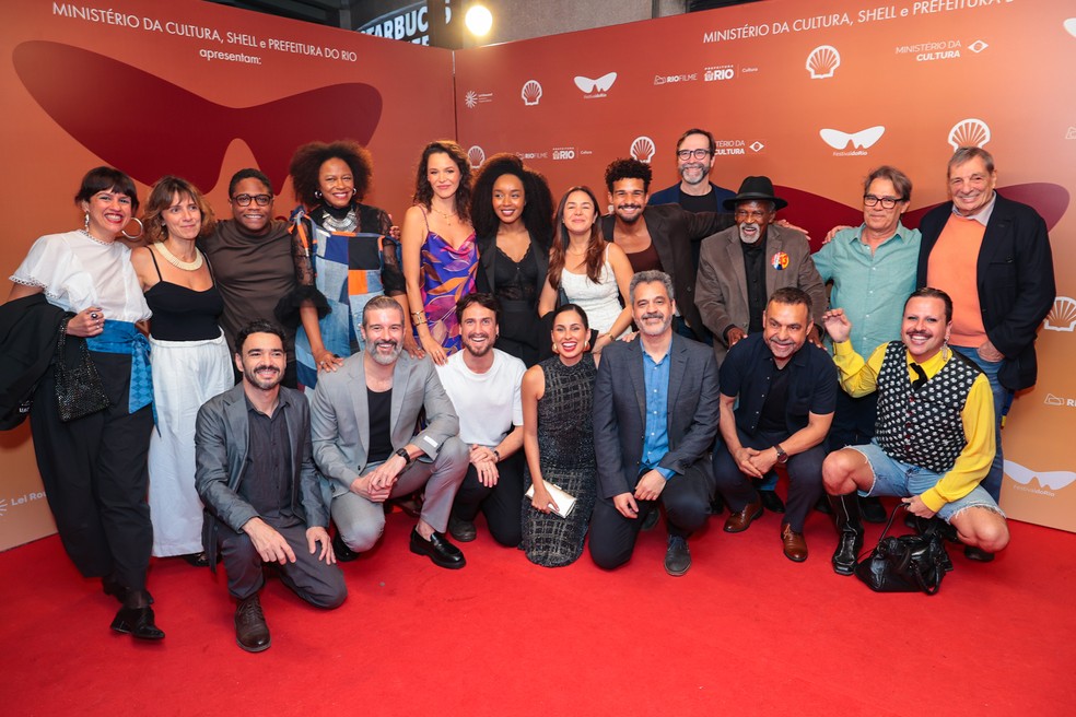 Elenco de Justino — Foto: Victor Chapetta/BrazilNews