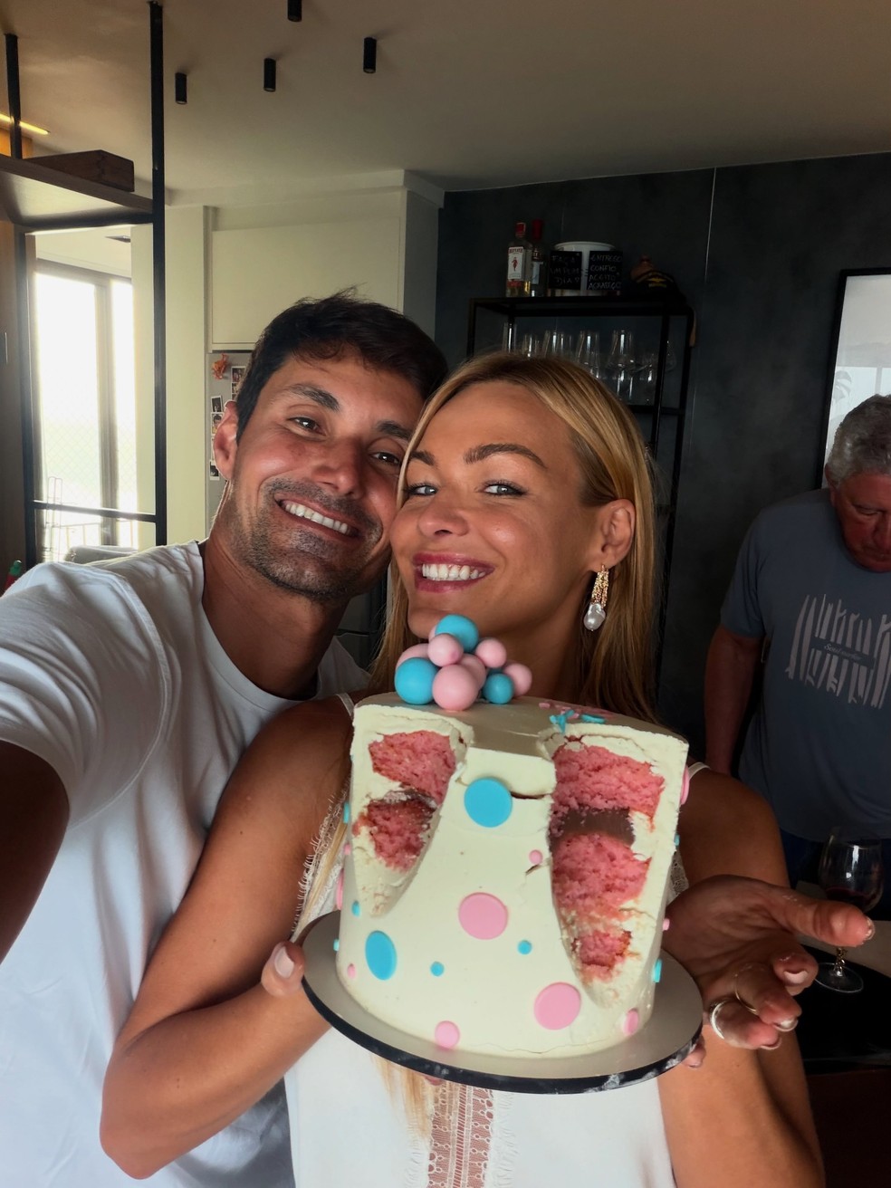 Bárbara Heck mostra chá revelação — Foto: Reprodução/Instagram