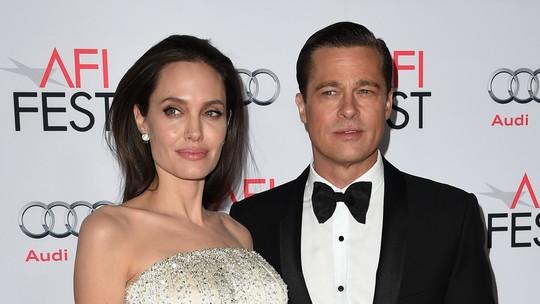 Angelina Jolie desabafa sobre vida 7 anos após separação de Brad Pitt: 'Ainda buscamos o equilíbrio'