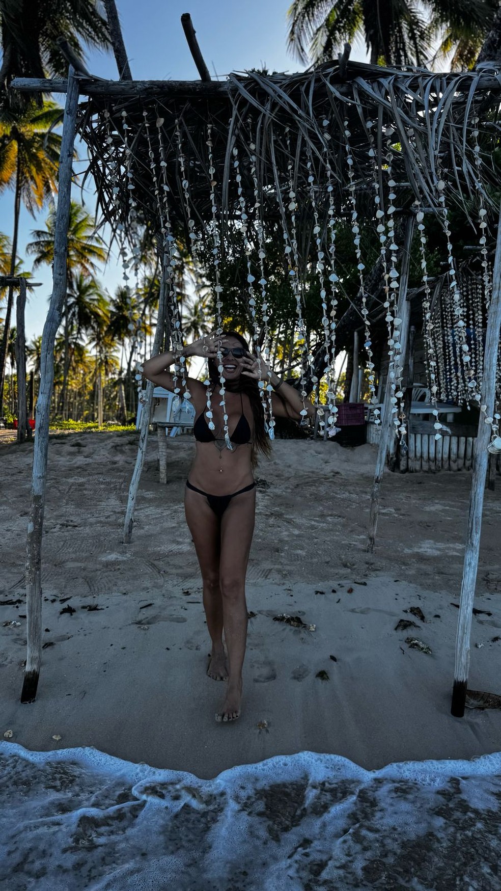 Alinne Rosa abre álbum de fotos em férias paradisíacas após Carnaval — Foto: Reprodução