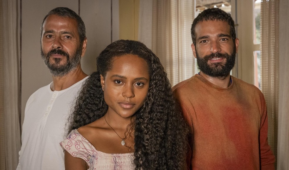 Humberto Carrão, Duda Santos and Humberto Carrão have central roles in the soap opera 'Renascer' (Globo, 2024) — Photo: Fábio Rocha/TV Globo