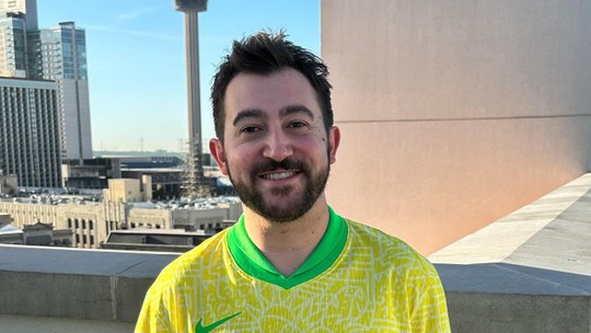 Ator de 'Todo Mundo Odeia o Chris' usa nova camisa em homenagem ao Brasil e escreve em português