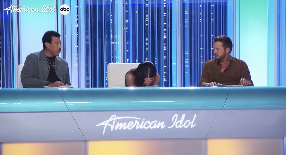 Katy Perry chora no American Idol — Foto: Reprodução / Youtube