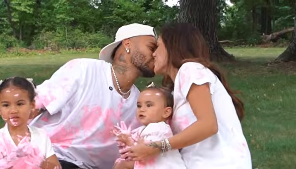 Bruna Biancardi e Neymar anunciam terceira gesta&ccedil;&atilde;o e revelam sexo do beb&ecirc;