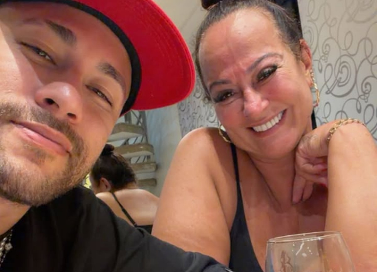 neymar-abre-o-cora-o-e-se-declara-para-a-m-e-nadine-gon-alves-te