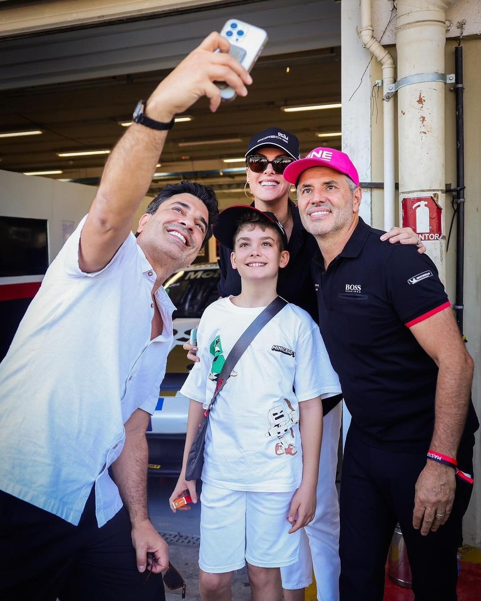 Ana Hickmann e Edu Guedes na Porsche Cup Brasil — Foto: Reprodução/Instagram