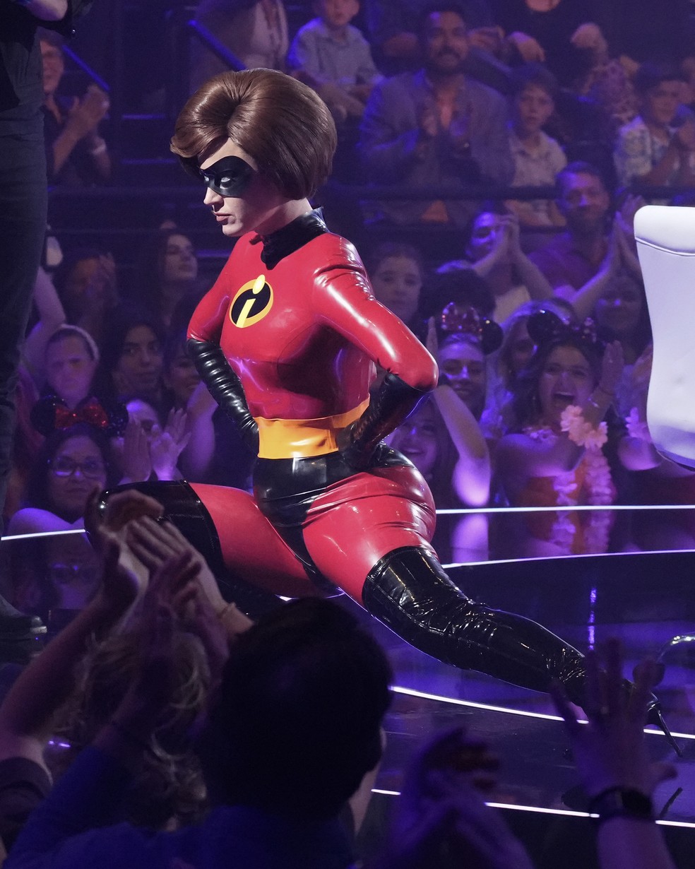 Katy Perry vira Mulher-Elástica para 'Americal Idol' dedicado à Disney