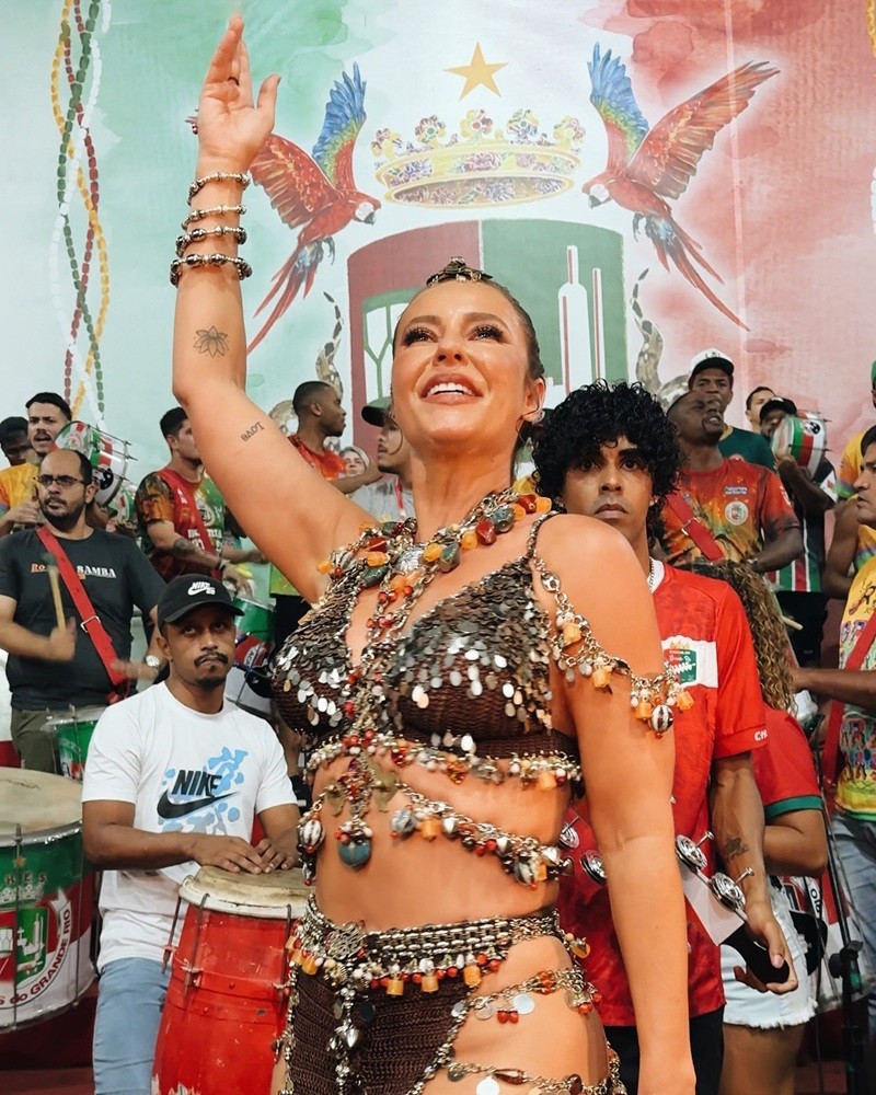 Paolla Oliveira desfila pela Grande Rio — Foto: Reprodução/Instagram