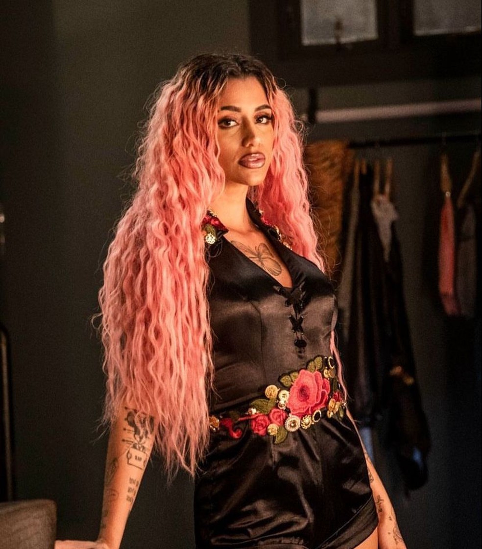 Azzy  Foto: Reproduo/ Instagram
