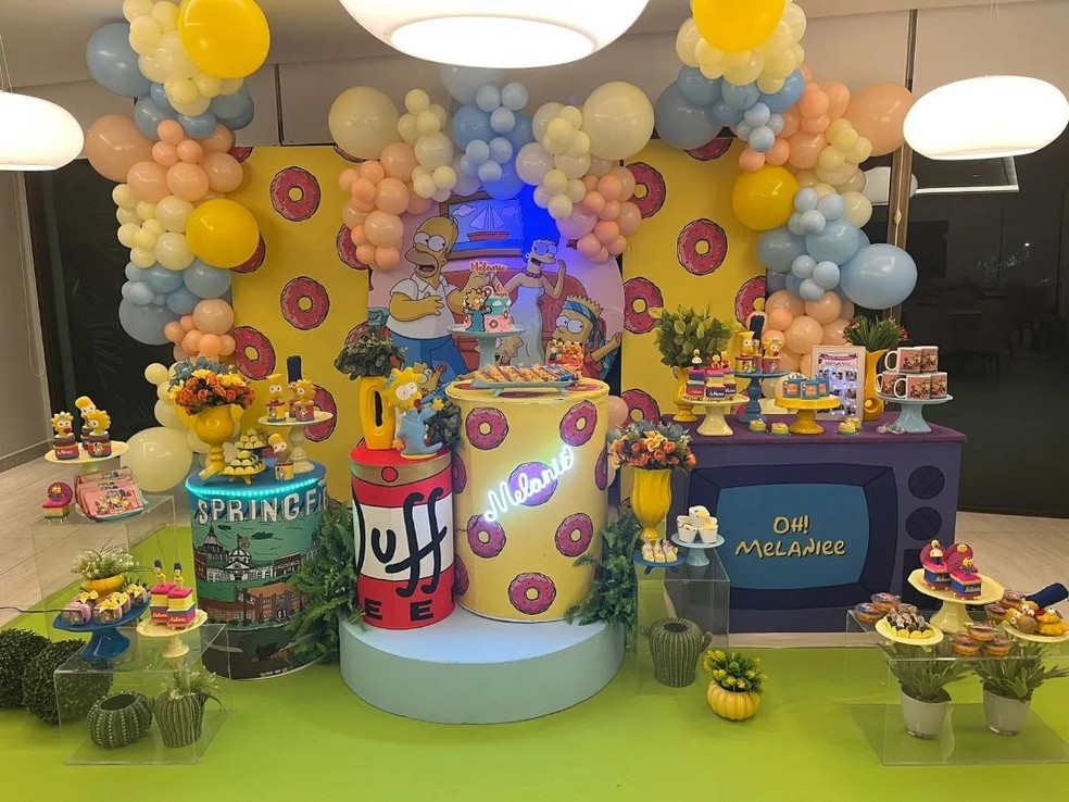 MC Loma faz festa com tema de Os Simpsons nos 6 meses da filha, Melanie — Foto: Reprodução/Instagram