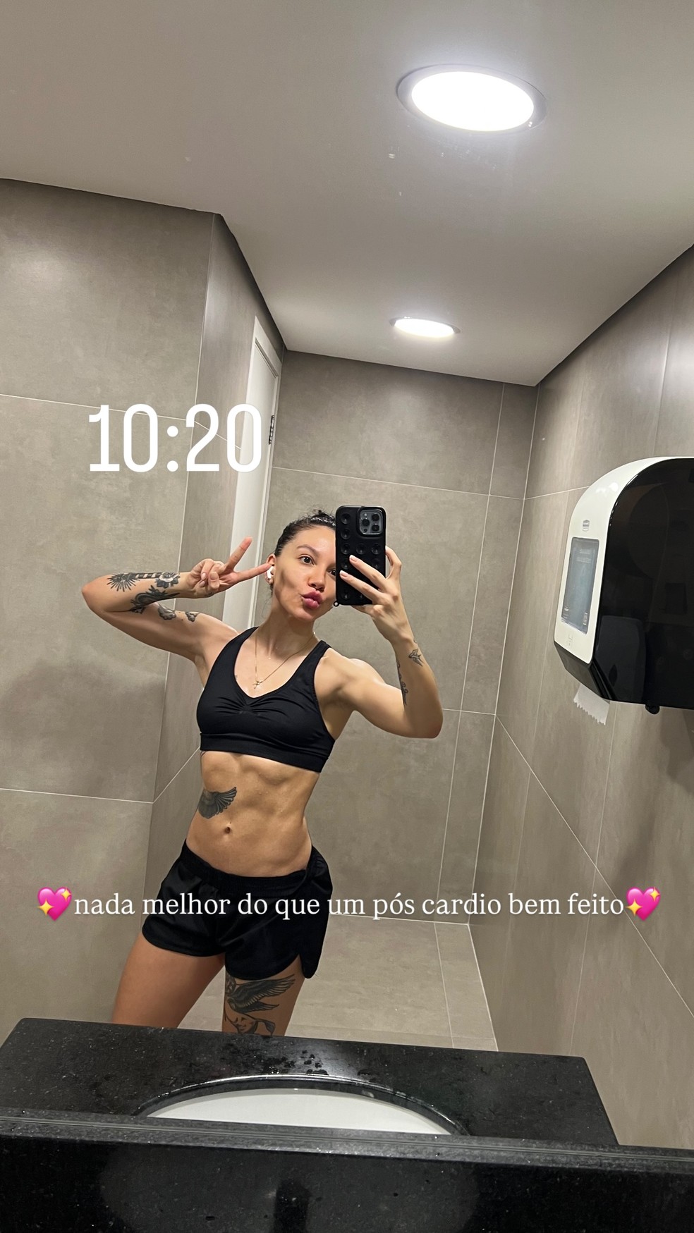 Priscilla exibe tanquinho sarado após treino — Foto: Reprodução/Instagram