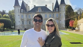 Ex-paquita Thalita Ribeiro e ex-ator mirim Patrick de Oliveira completam 16 anos juntos e viajam à França