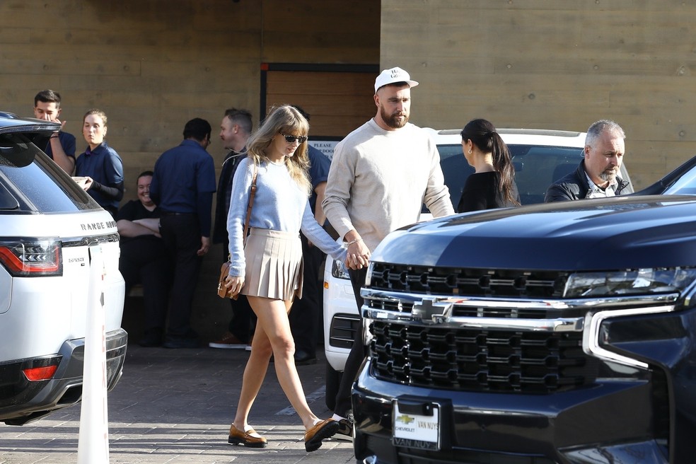 Taylor Swift e Travis Kelce — Foto: The Grosby Group