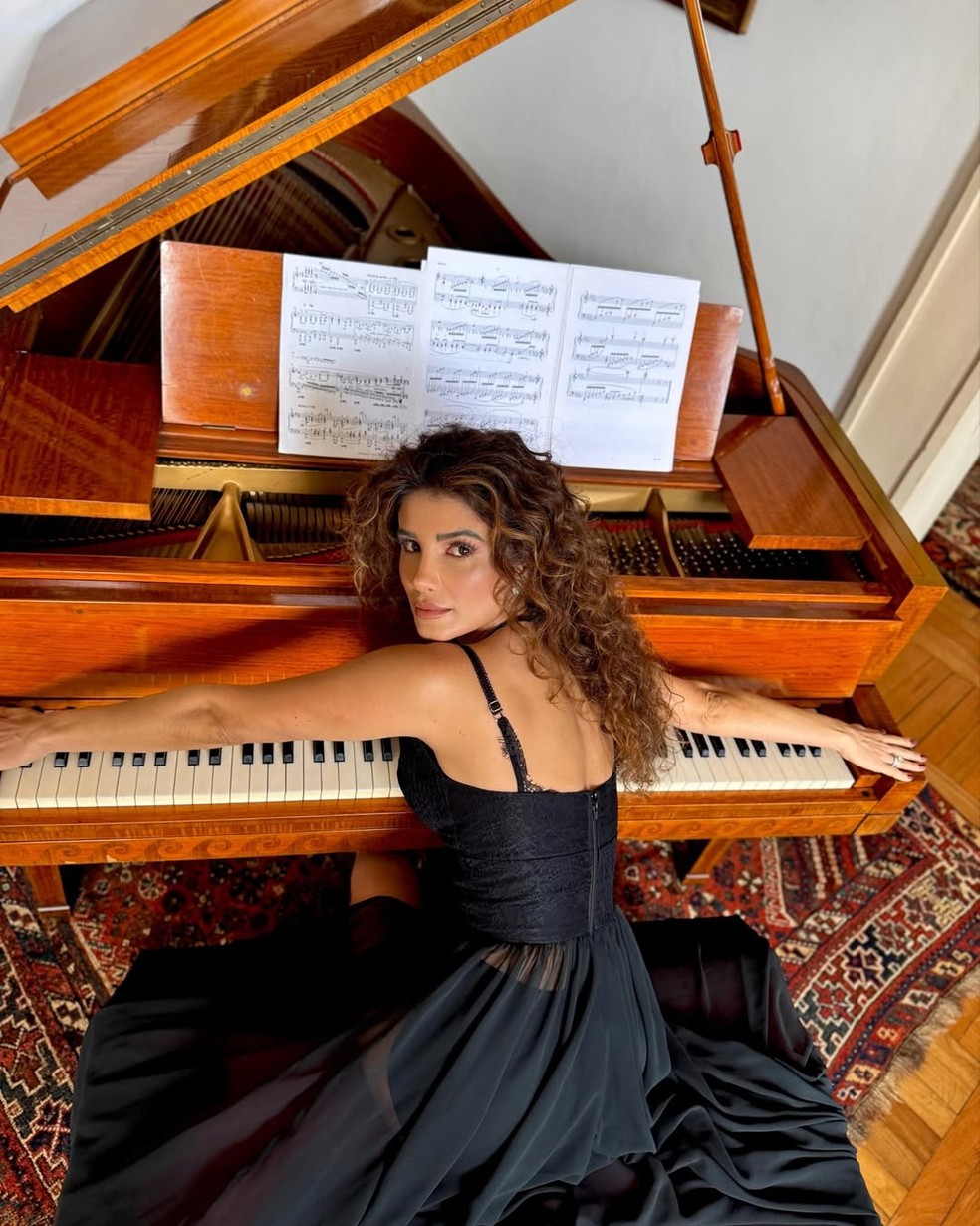 Paula Fernandes confessa inspiração para regravar música de Adele