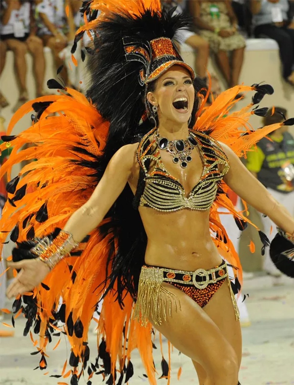Paolla Oliveira como rainha de bateria da Grande Rio no Carnaval 2010 — Foto: Reprodução/Instagram