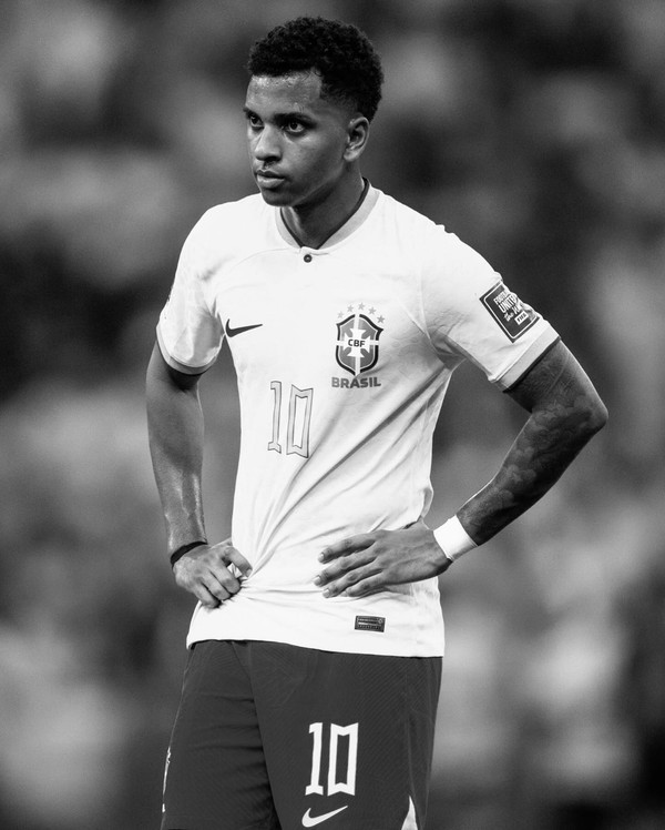 Rodrygo Goes denuncia ataques racistas que sofre nas redes sociais