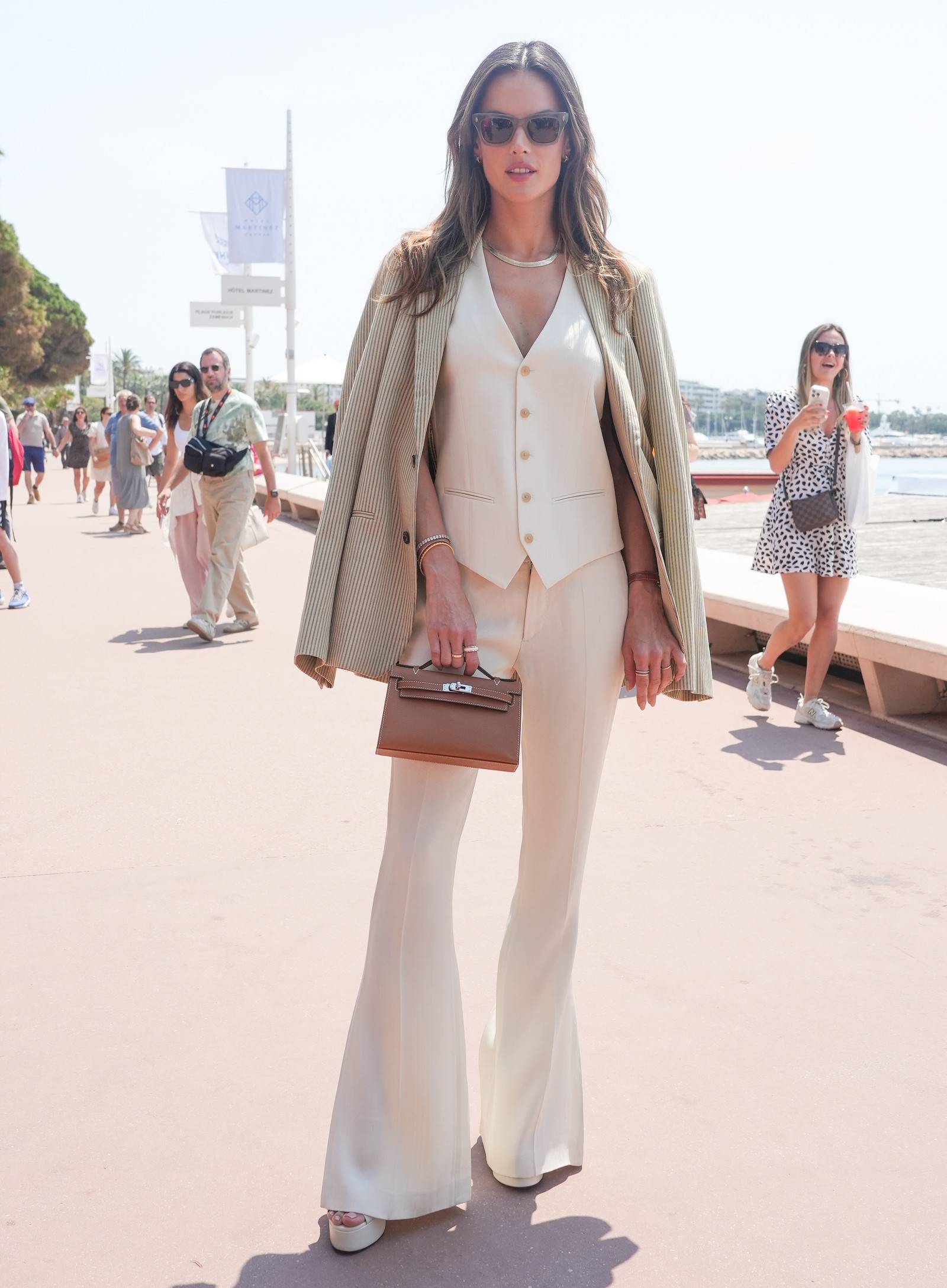 Alessandra Ambrosio, em Cannes — Foto: Getty Images