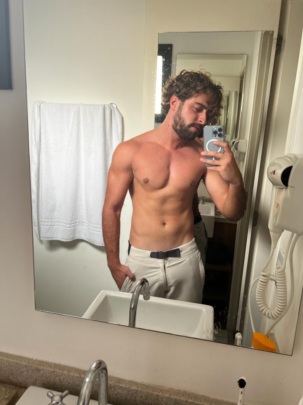 Eike Duarte exibe corpo após preparação para série da Disney — Foto: Arquivo pessoal
