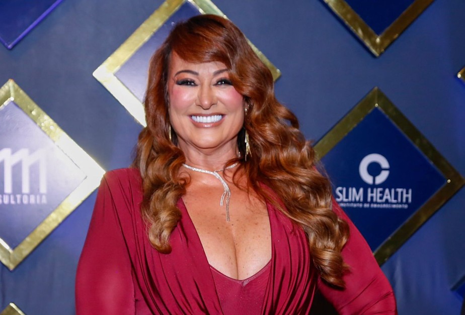 Nadine Gonçalves, mãe de Neymar, gasta R$ 25 mil em rejuvenescimento  facial; veja antes e depois