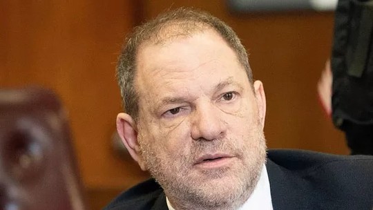 
Harvey Weinstein: entenda o porquê de anulação de condenação por estupro e o que acontece agora