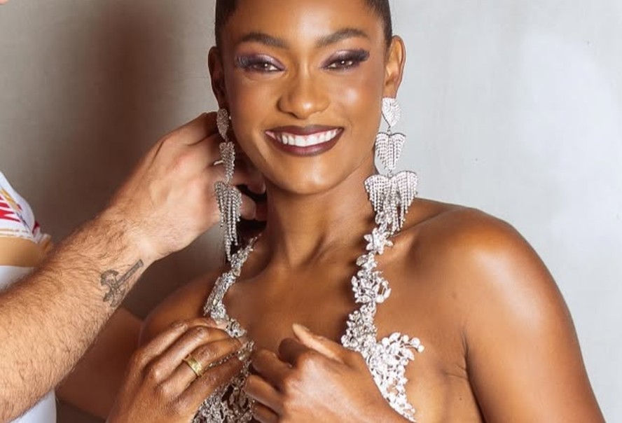 Após fim de reinado na Viradouro, Erika Januza estende Carnaval na