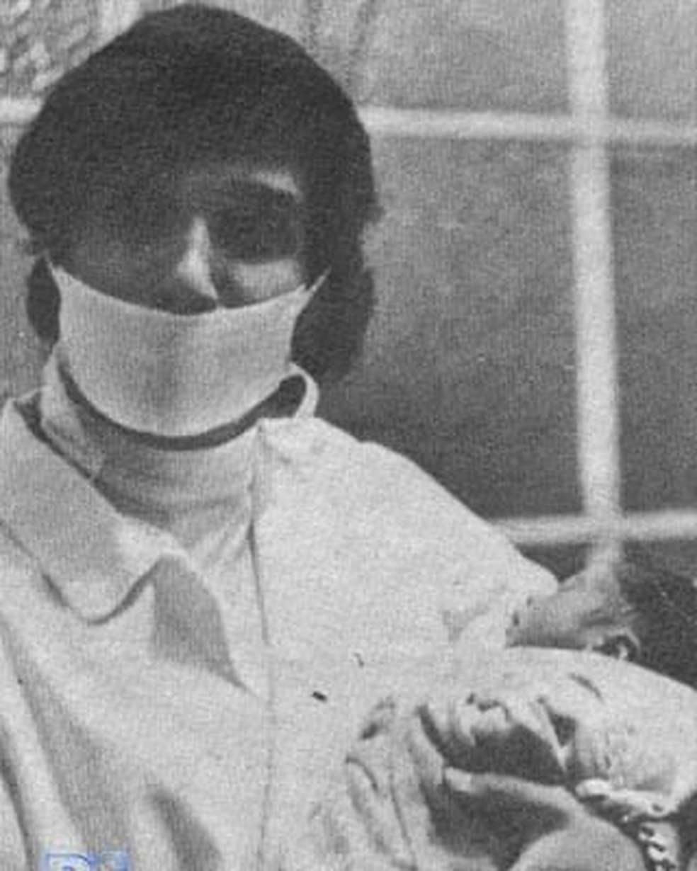 Roberto Carlos com o filho, Dudu Braga, após seu nascimento — Foto: Reprodução/Instagram