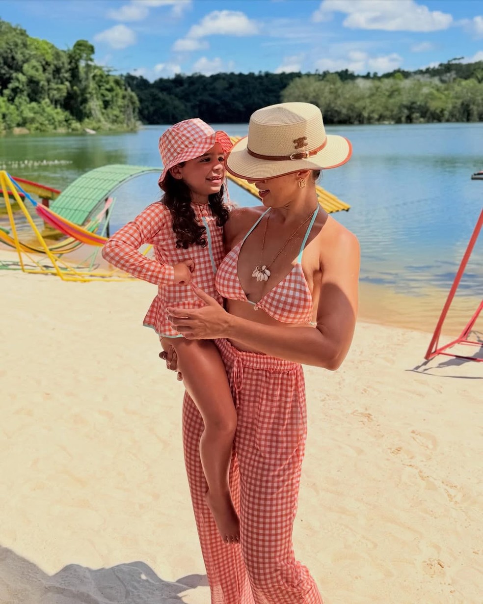 Vivian Amorim e a filha, Malu &mdash; Foto: Reprodu&ccedil;&atilde;o/Instagram