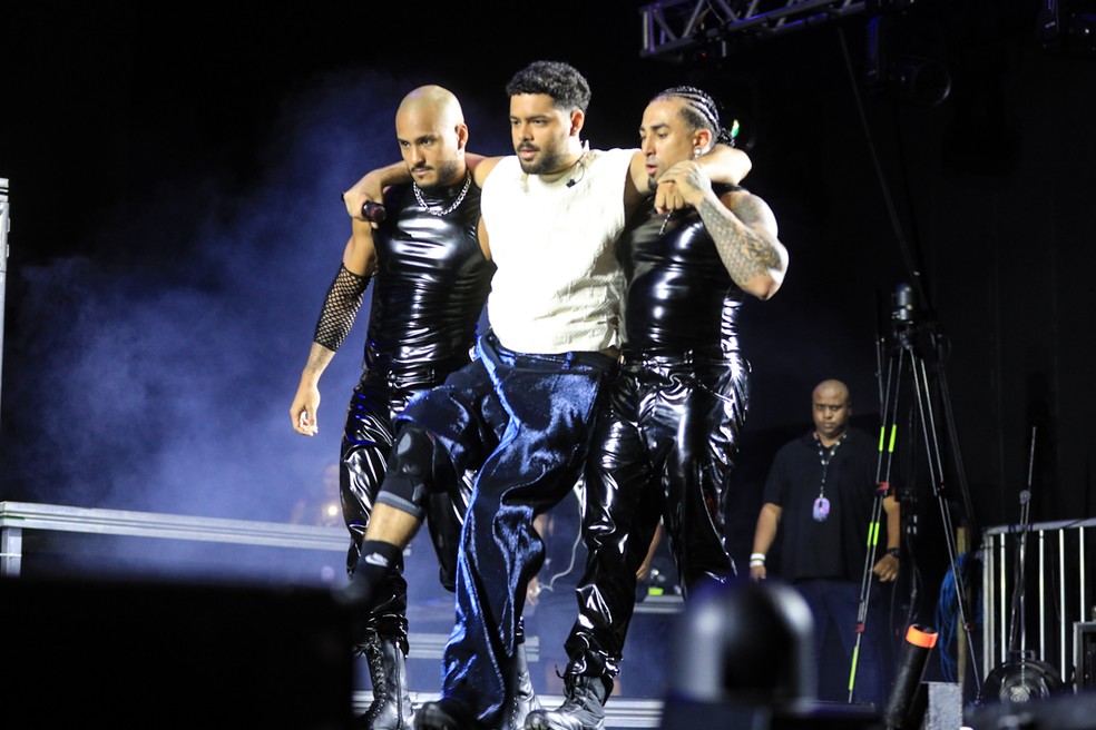 Pedro Sampaio se acidenta em show — Foto: Victor Chapetta/AgNews