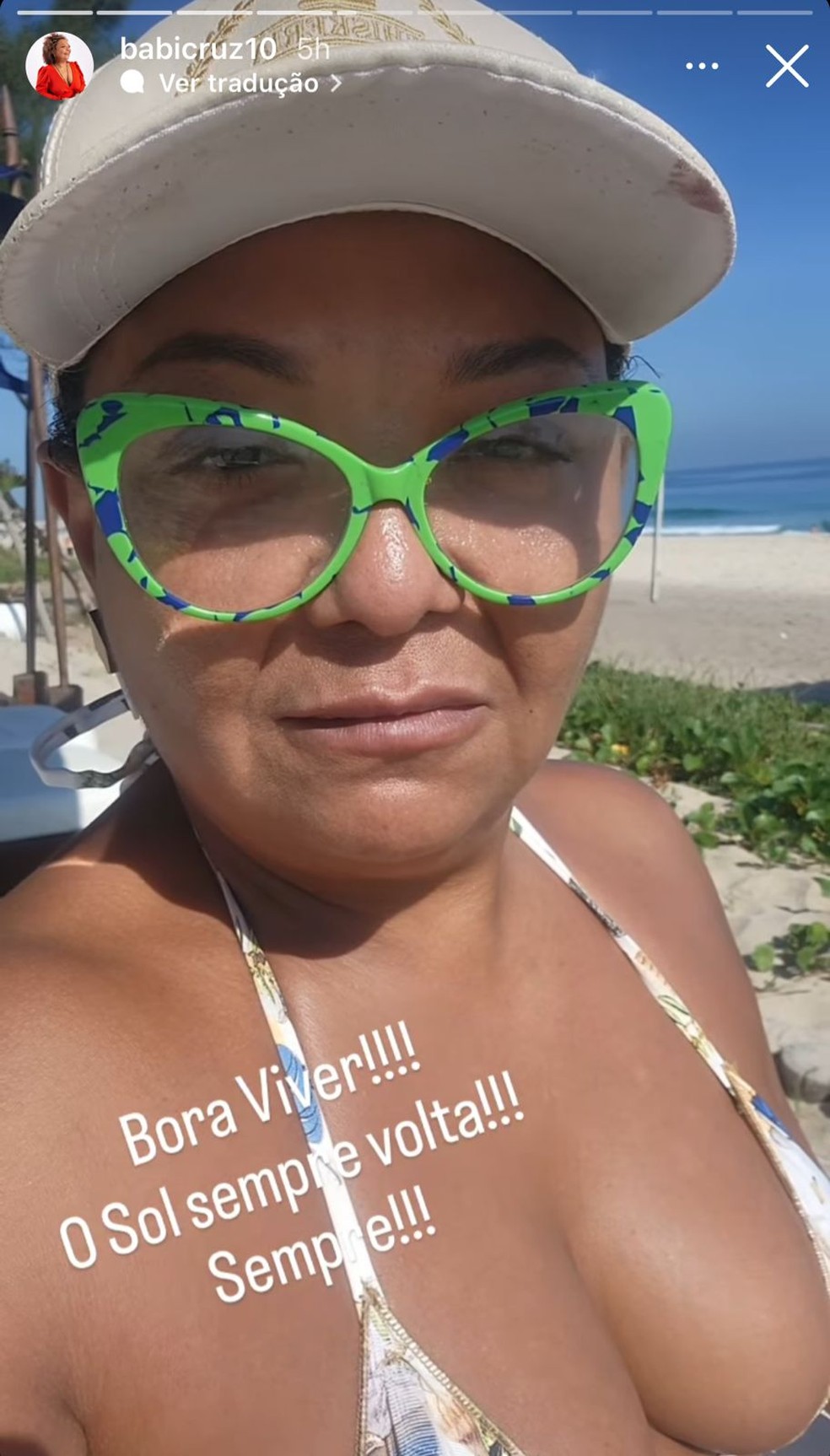 Babi Cruz na praia — Foto: Reprodução / Instagram