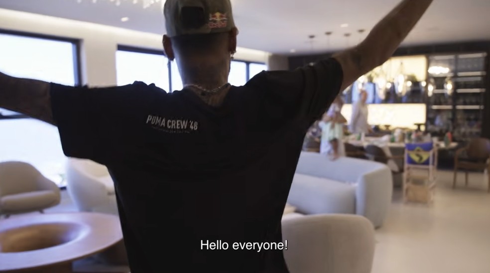 Neymar faz tour por sua casa em Santos — Foto: Reprodução/Instagram