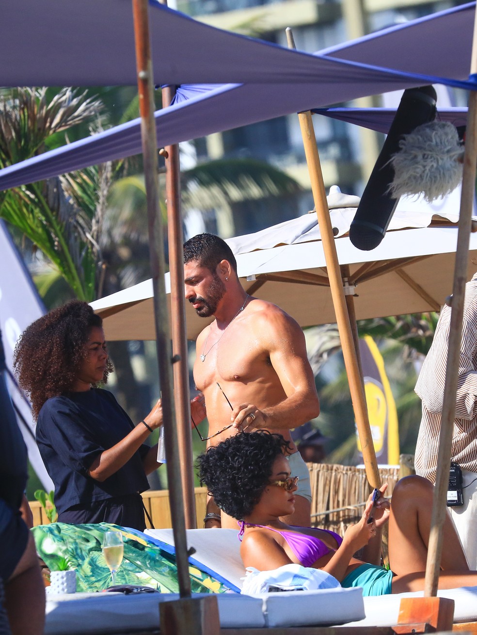 Cau&atilde; Reymond e Bella Campos gravam 'Vale Tudo' no Rio' &mdash; Foto: Fabr&iacute;cio Pioyani/AgNews