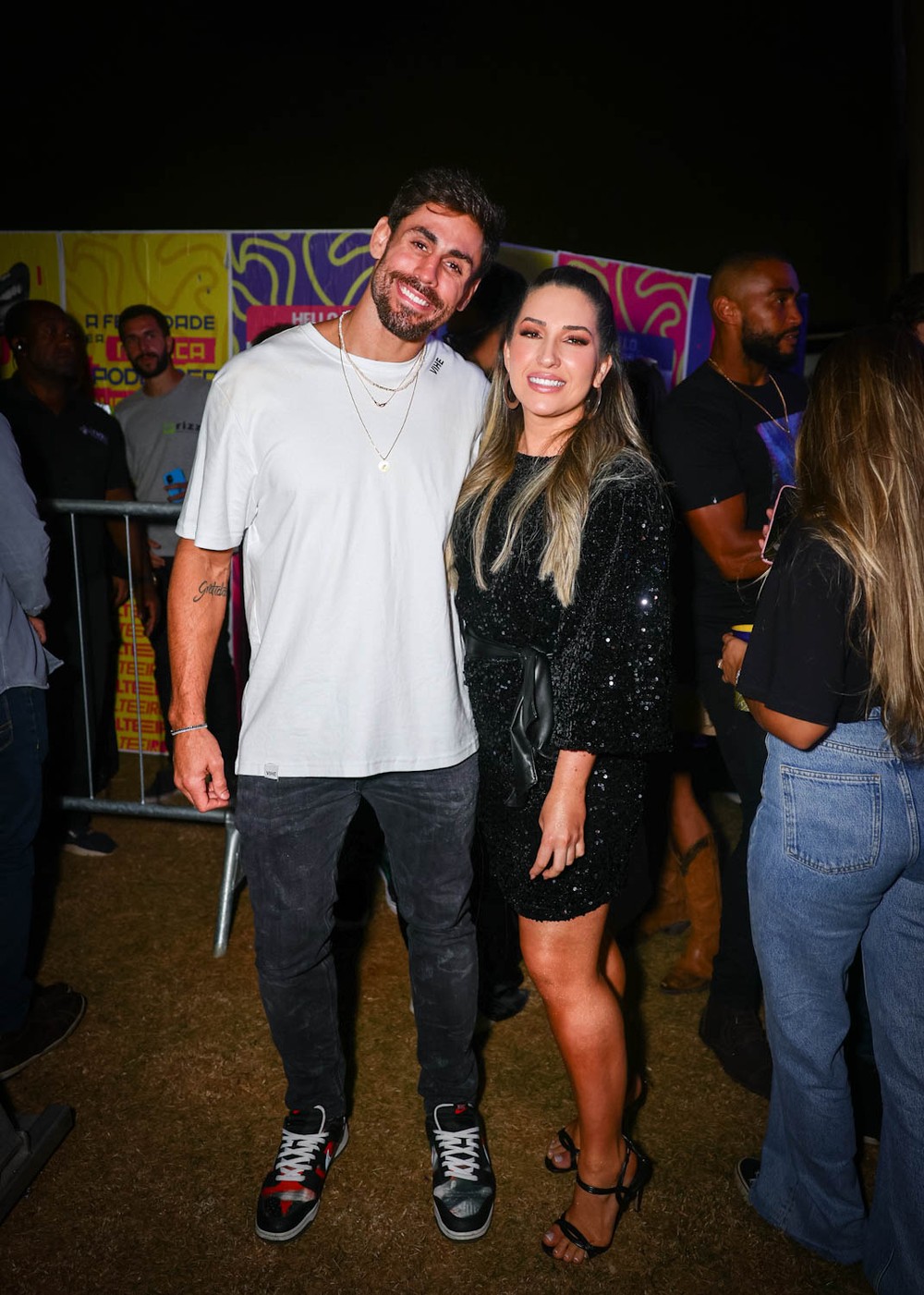 Luan Santana recebe namorada, irmã e famosos no Luan City Festival, em SP