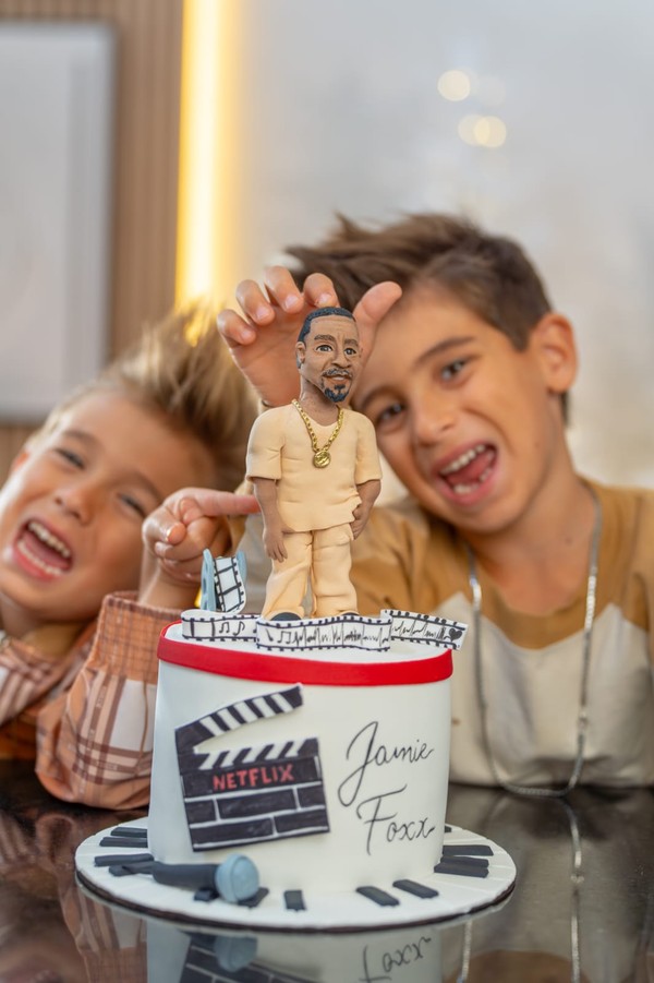 Julio Rocha celebra com filhos e esposa aniversário de Jamie Foxx com ...