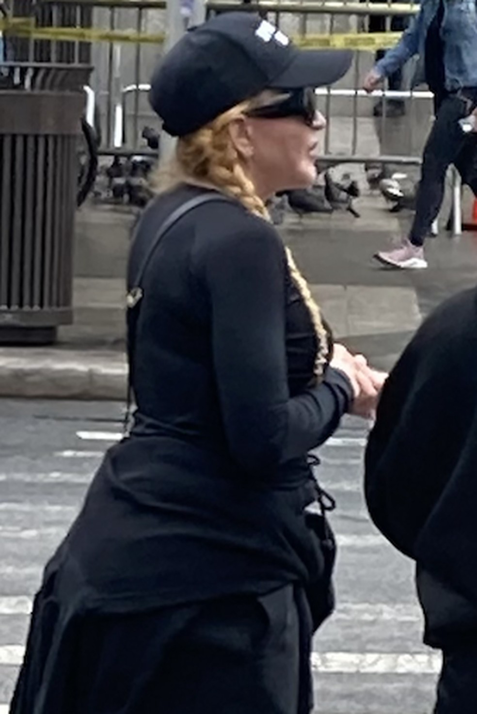 Madonna passeou em NY — Foto: The Grosby Group