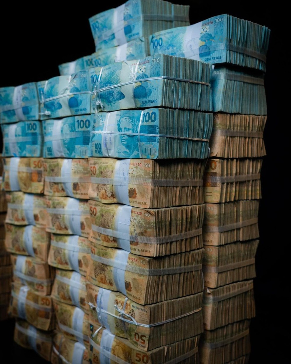 Thiago Nigro, o Primo Rico, posa com R$ 10 milhões em dinheiro — Foto: Reprodução/Instagram