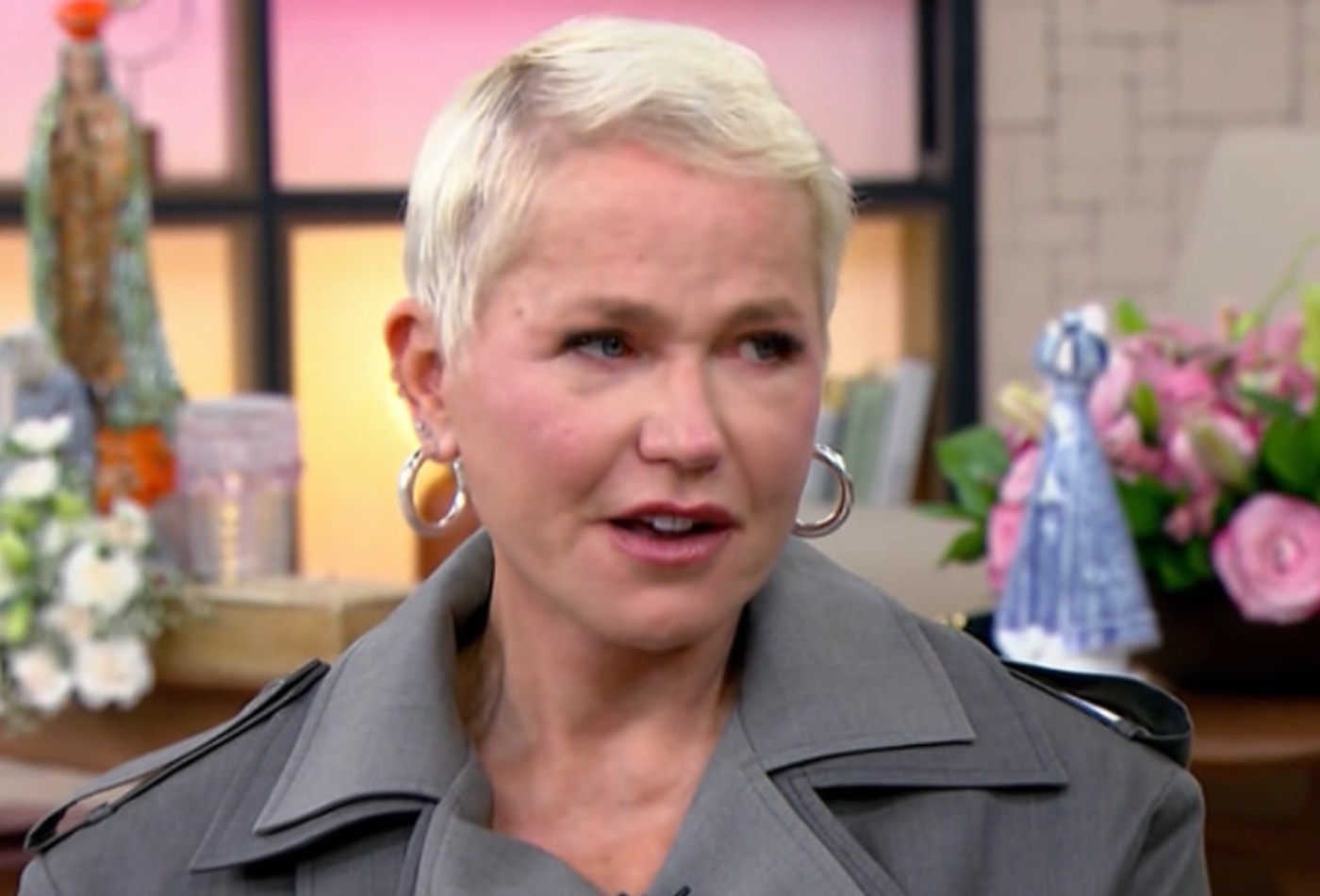 Xuxa rebate críticas ao figurino e aparência: 