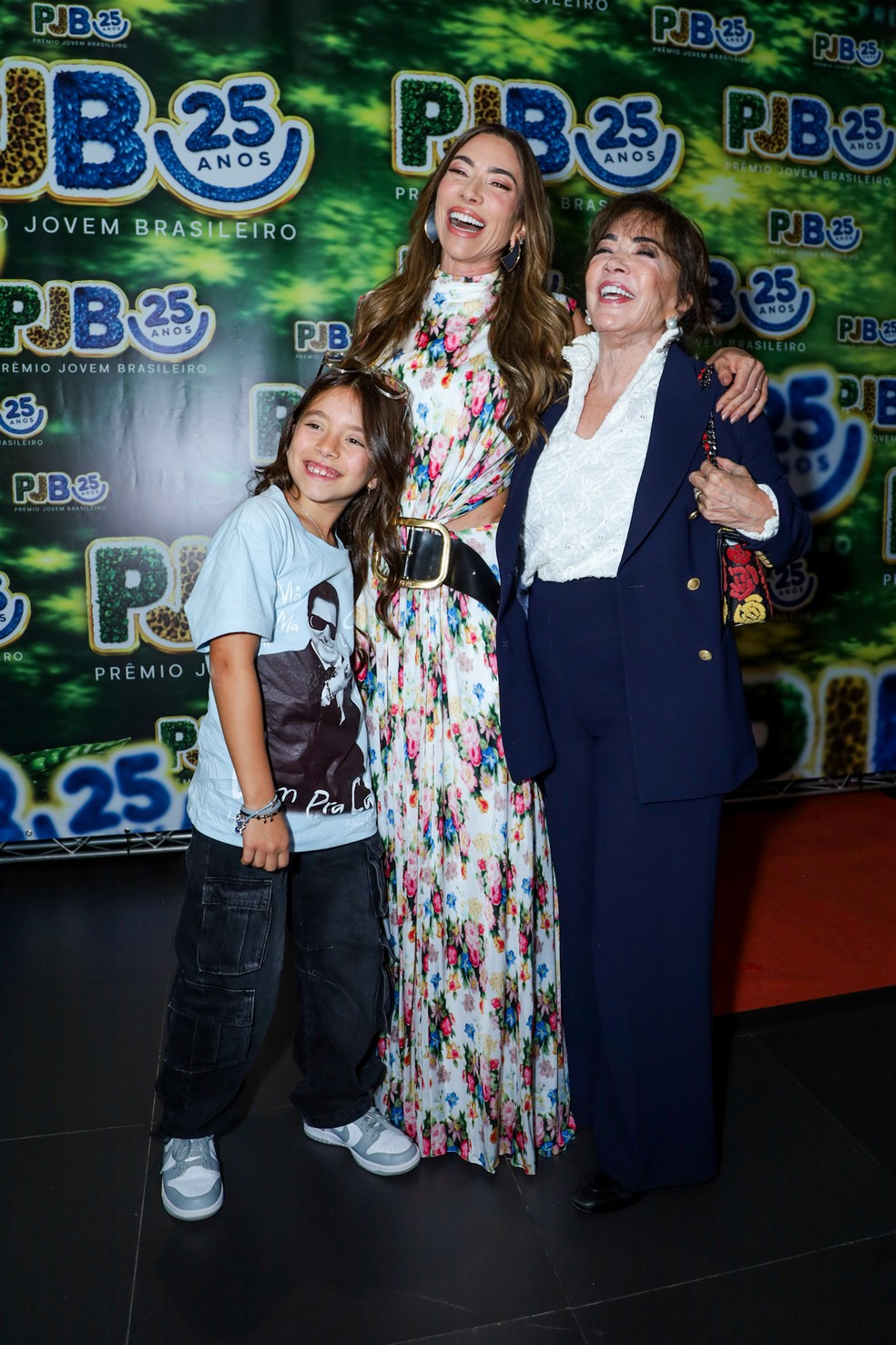 Patrícia Abravanel com a mãe, Isis Abravanel, e a filha, Jane — Foto: Clayton Felizardo/Brazilnews