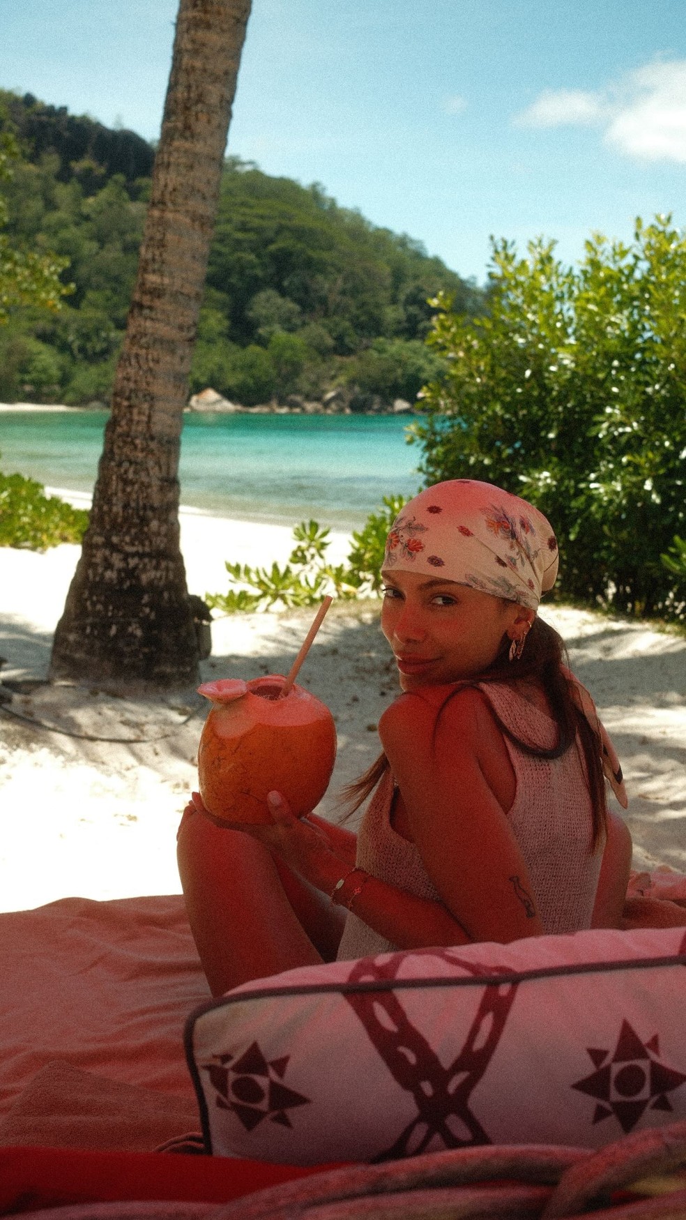 Anitta em viagem a Socotra, ilha no Imen  Foto: Reproduo/Instagram