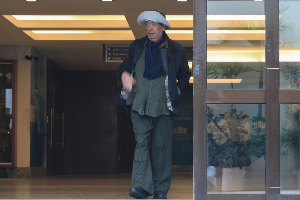 Famosos vão ao velório de Silvio Pozatto no Rio de Janeiro