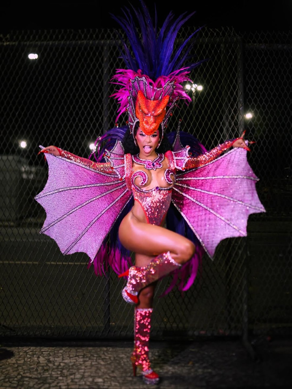 Lorena Maria Mostra Machucado Ap S Desfile Pelo Salgueiro E Pede Dica 638895390 N 1 