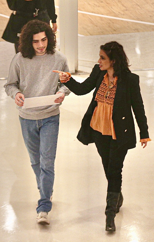 Em clique raro, Maria Ribeiro é fotografada com João, seu filho de 22 ...