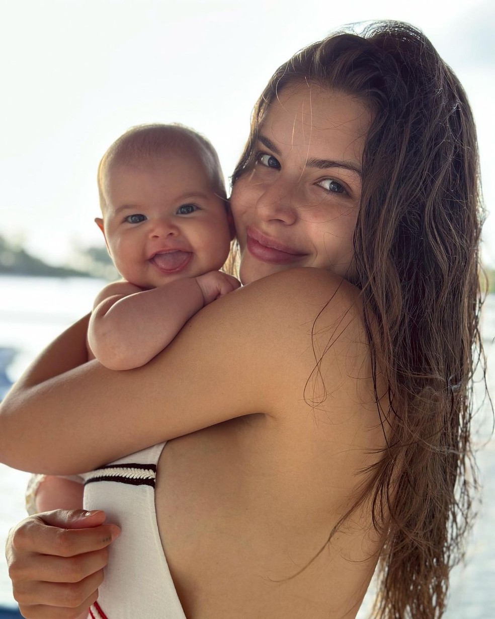 Sthéfany Vidal e a filha, Aurora — Foto: Reprodução/Instagram