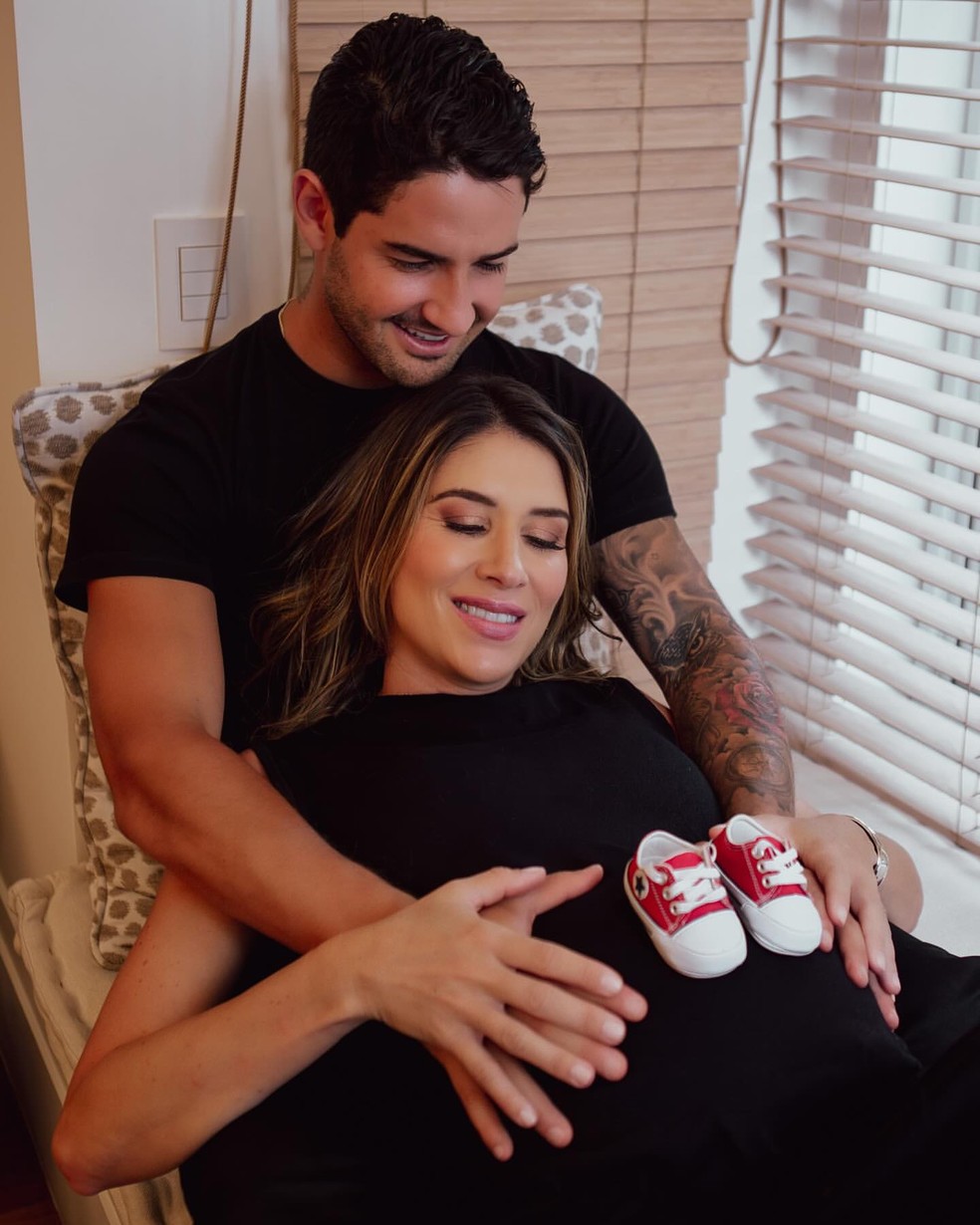 Álbum de fotos postado por Alexandre Pato — Foto: Reprodução/Instagram