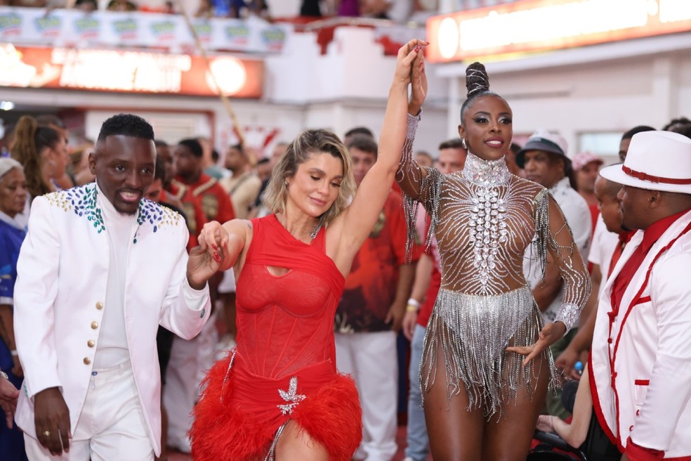 Flávia Alessandra é apresentada na Salgueiro — Foto: Daniel Pinheiro/BrazilNews