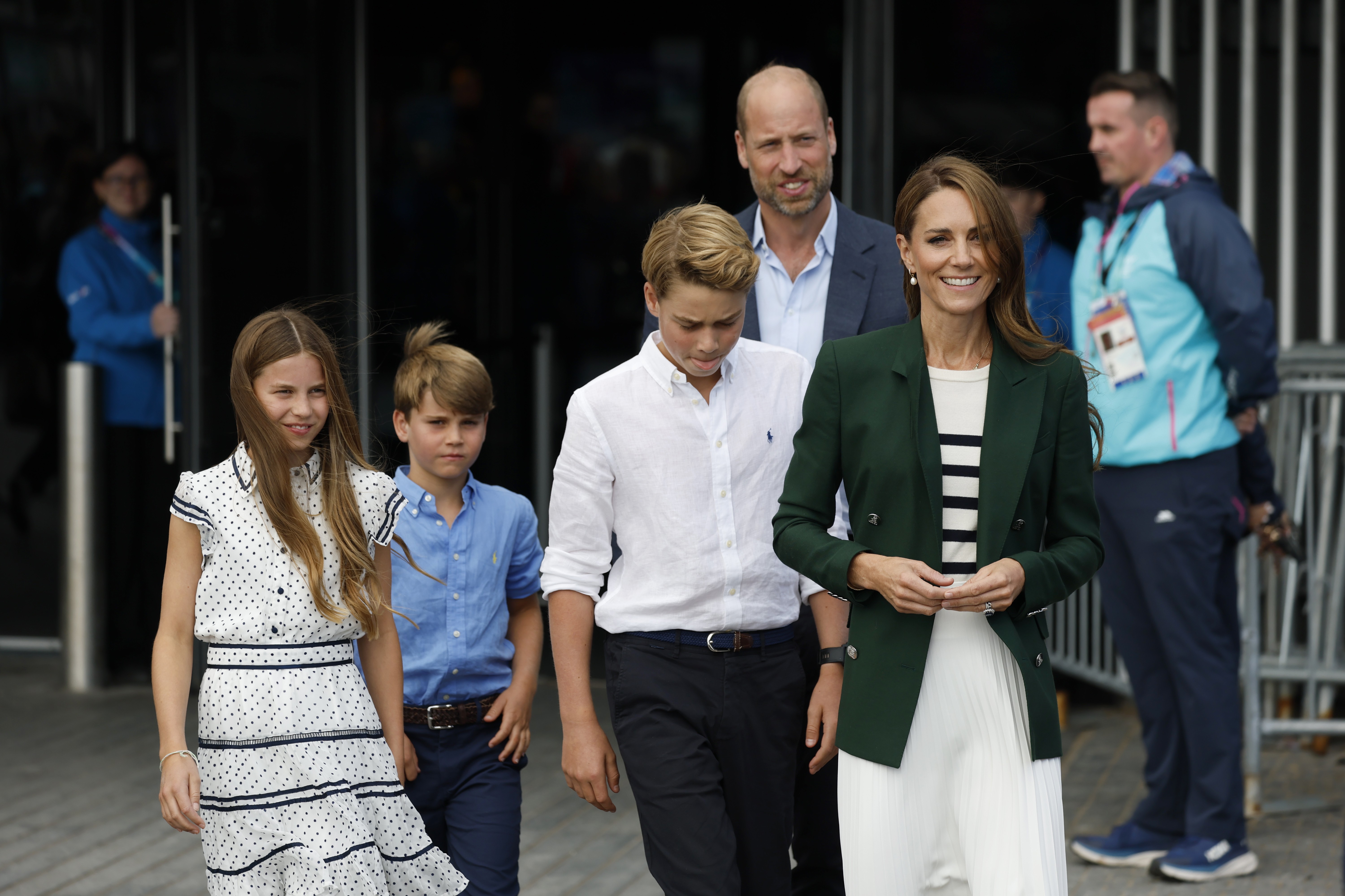 Kate Middleton e Príncipe William fazem aparição rara com os três filhos - QTU Questões do Universo
